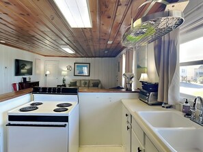 Studio (3 Bedrooms) | Property amenity