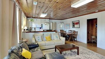 Studio (3 Bedrooms) | Property amenity