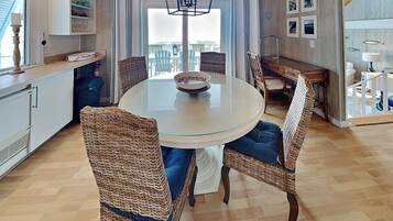 Studio (4 Bedrooms) | Property amenity