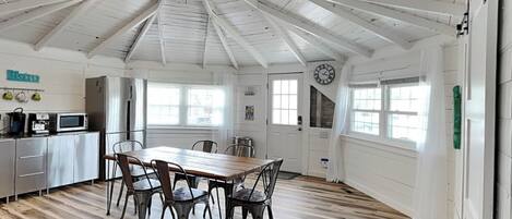 Studio (3 Bedrooms) | Property amenity