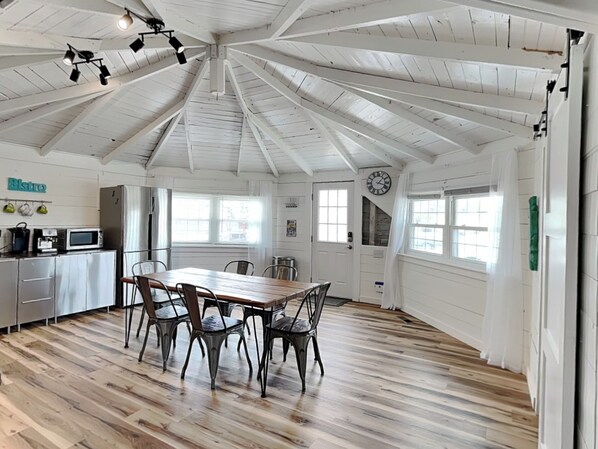 Studio (3 Bedrooms) | Property amenity