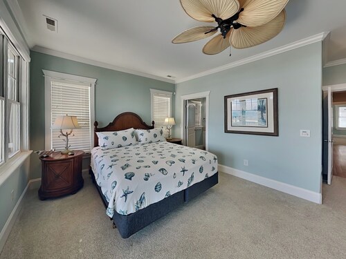 Blue Oyster by Carolina Retreats