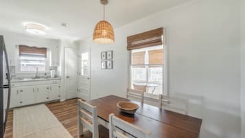 Studio (2 Bedrooms) | Property amenity