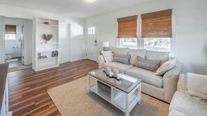 Studio (2 Bedrooms) | Tiện nghi, dịch vụ nơi lưu trú