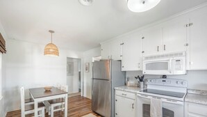 Studio (2 Bedrooms) | Tiện nghi, dịch vụ nơi lưu trú
