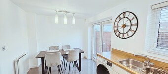 Spacious 2 Bedroom HOUSE with parking