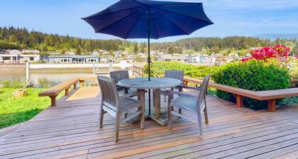 Peaceful Island Retreat with Community Dock on Whidbey Island