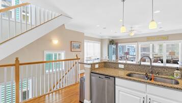 Studio (5 Bedrooms) | Property amenity