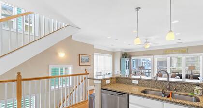 Lemoncello by Carolina Retreats