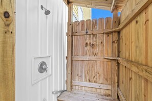 Studio (5 Bedrooms) | Property amenity - Lemoncello by Carolina Retreats (Carolina Beach)