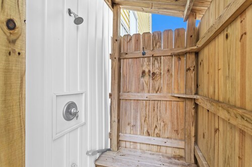 Lemoncello by Carolina Retreats