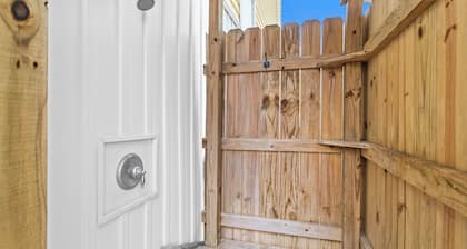 Lemoncello by Carolina Retreats