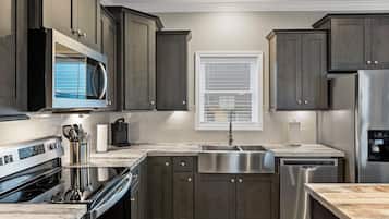 Studio (3 Bedrooms) | Property amenity