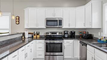 Studio (4 Bedrooms) | Property amenity