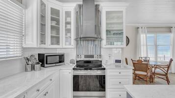 Studio (4 Bedrooms) | Property amenity