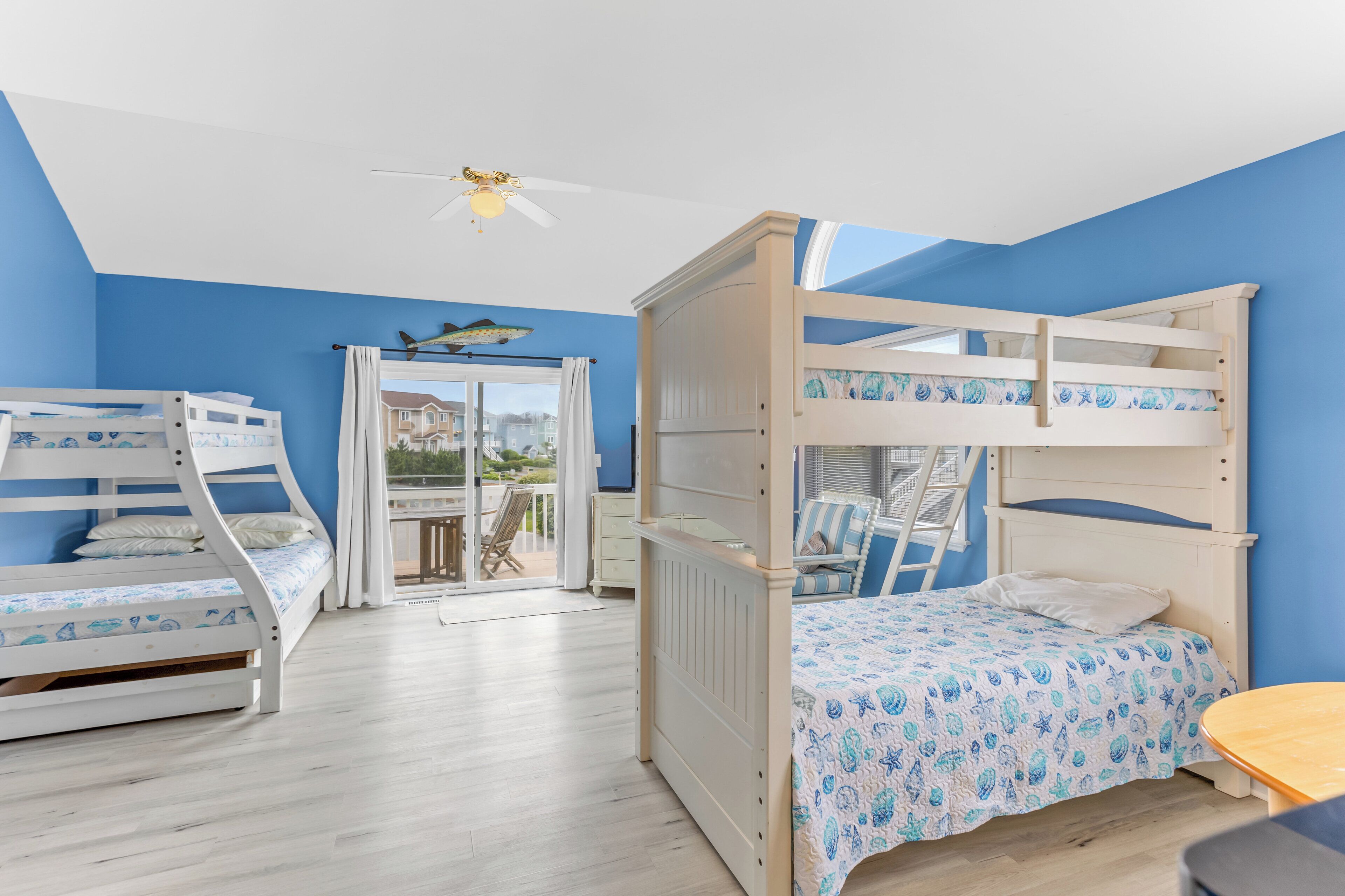 开间 (4 Bedrooms) | 住宿服务设施
