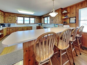 Studio (4 Bedrooms) | Property amenity - The Caroline by Topsail Realty (Holly Ridge)