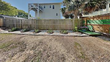 Studio (4 Bedrooms) | Property amenity