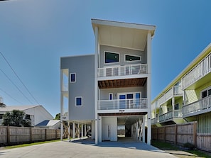 Studio (4 Bedrooms) | Property amenity - Seadragon 1 by Carolina Retreats (Carolina Beach)