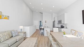 Studio (4 Bedrooms) | Tiện nghi, dịch vụ nơi lưu trú