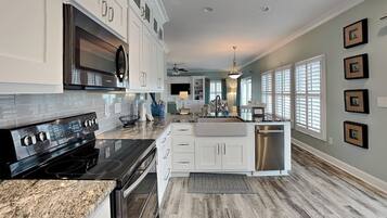 Studio (4 Bedrooms) | Property amenity