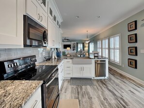 Studio (4 Bedrooms) | Property amenity