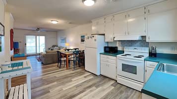 Studio (2 Bedrooms) | Property amenity