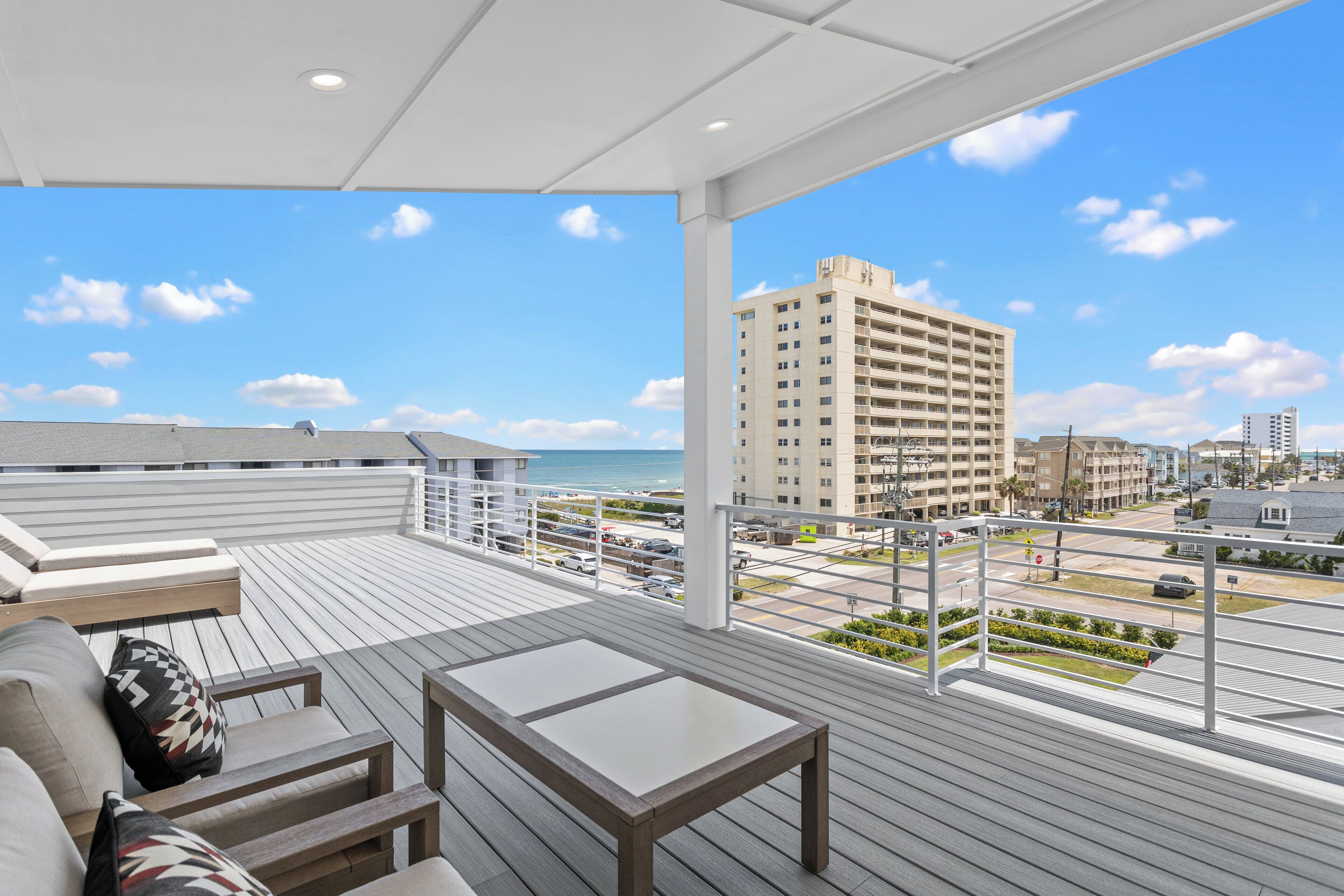 Studio (4 Bedrooms) | Terrace/patio