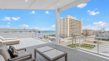 Studio (4 Bedrooms) | Terrace/patio