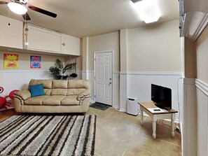 Studio (3 Bedrooms) | Property amenity