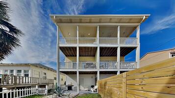 Studio (3 Bedrooms) | Property amenity