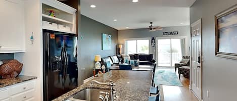 Studio (3 Bedrooms) | Property amenity