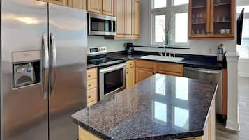 Studio (3 Bedrooms) | Property amenity