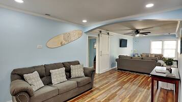 Studio (3 Bedrooms) | Property amenity