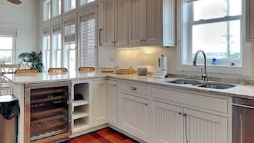 Studio (4 Bedrooms) | Property amenity