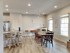 Studio (3 Bedrooms) | Tiện nghi, dịch vụ nơi lưu trú