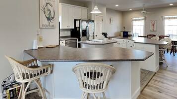 Studio (3 Bedrooms) | Property amenity