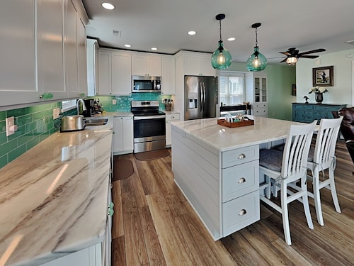 Salty Seahorse by Topsail Realty