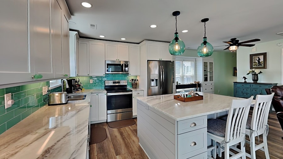 Salty Seahorse by Topsail Realty