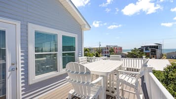 Studio (4 Bedrooms) | Outdoor dining