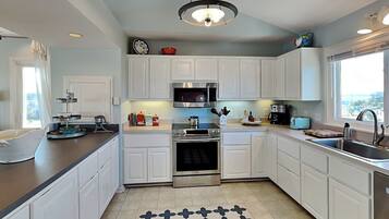 Studio (3 Bedrooms) | Property amenity