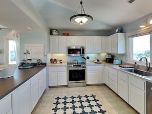 Studio (3 Bedrooms) | Property amenity