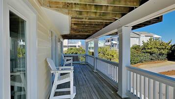 Studio (3 Bedrooms) | Property amenity