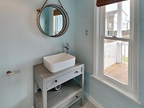 Studio (3 Bedrooms) | Property amenity