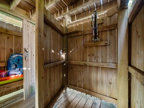 Studio (4 Bedrooms) | Property amenity