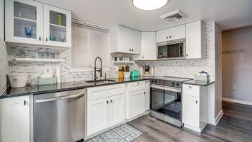 Fridge, microwave, stovetop, dishwasher