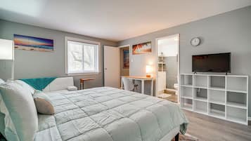 2 bedrooms, desk, internet, bed sheets