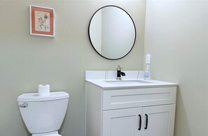 Towels, soap, toilet paper - Charming Studio walking distance to UNCA & Greenway,  walkable neighborhood (Asheville)