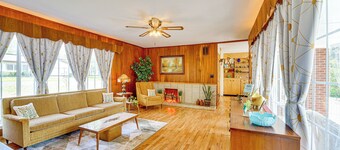 Mid-Century 1950s Home W/ Carport Near Route 66
