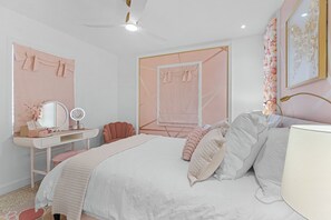 2 habitaciones, escritorio, tabla de planchar con plancha y wifi 
